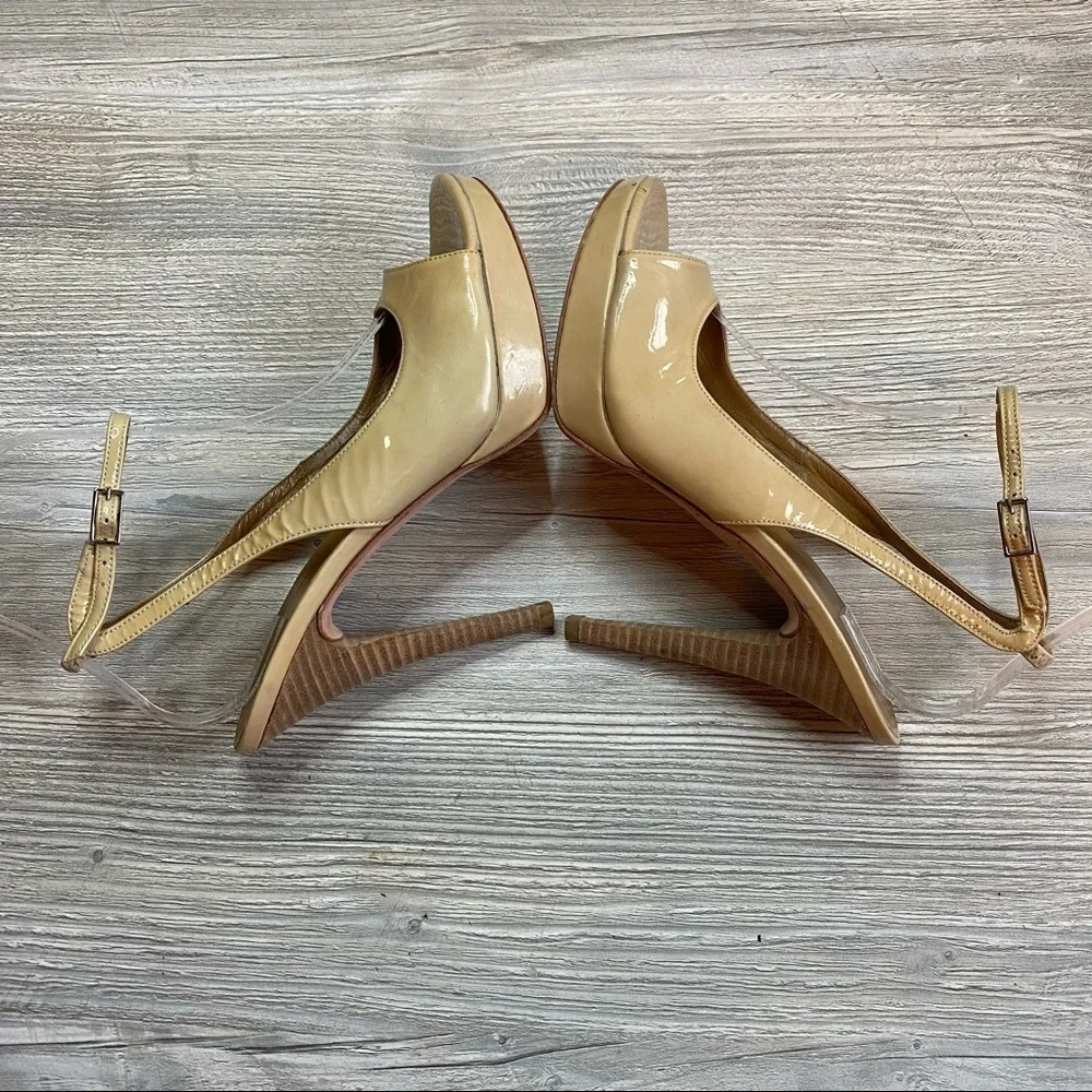 Stuart Weitzman beige patent leather ankle strap platform open toe heels size 8